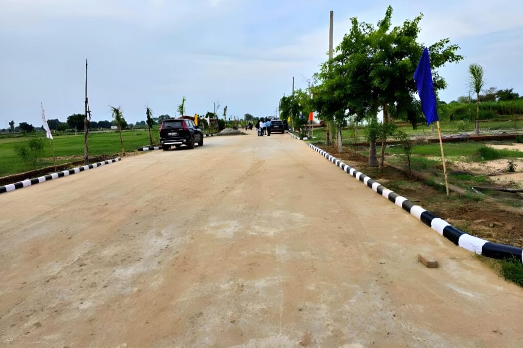 Plots near jewar airport