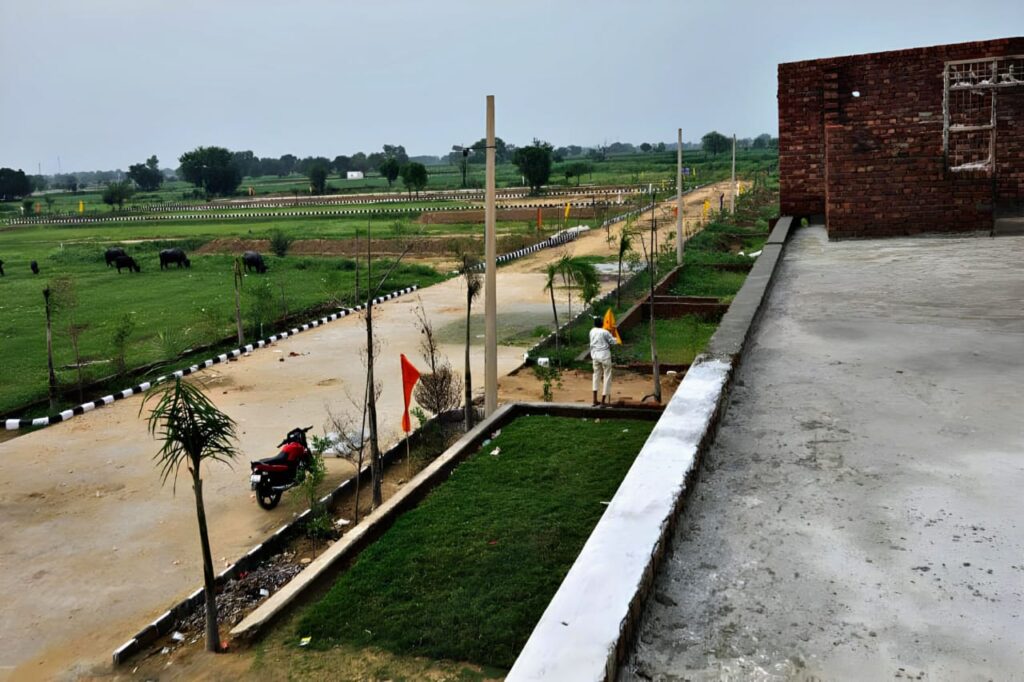 Plots near jewar airport