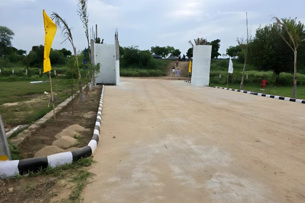 Plots near jewar airport