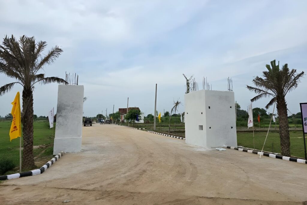 Plots near jewar airport